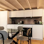 Youhosty - Porta Venezia Design Apartment Milan