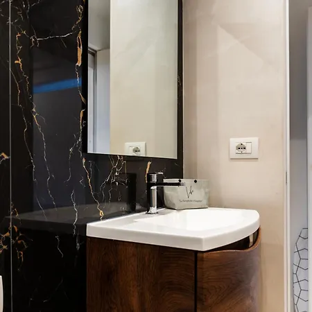 Youhosty - Porta Venezia Design Lägenhet *
